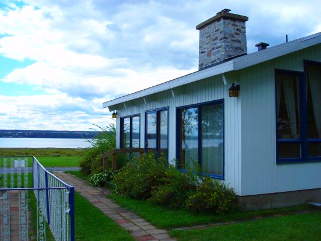 Chalets, Le Moulin de StLaurent Île d'Orléans Île d'Orléans